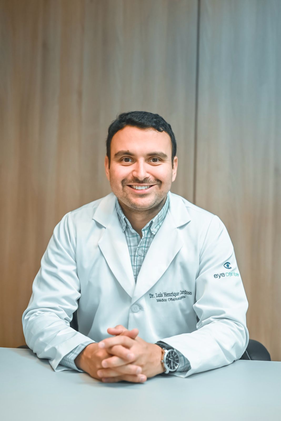 Dr. Luís Henrique Cardoso, médico oftalmologista, retrato de busto com rosto centralizado e bem visível